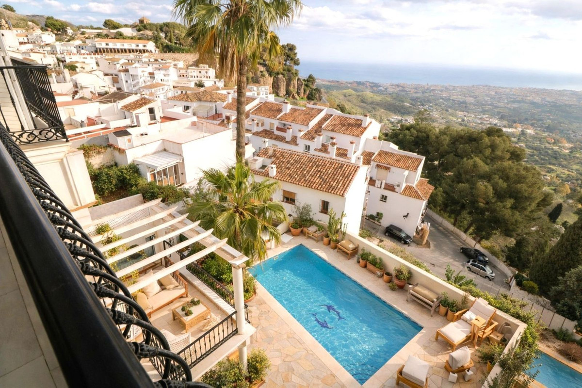 4 Bedroom Townhouse in Mijas - Photo 5