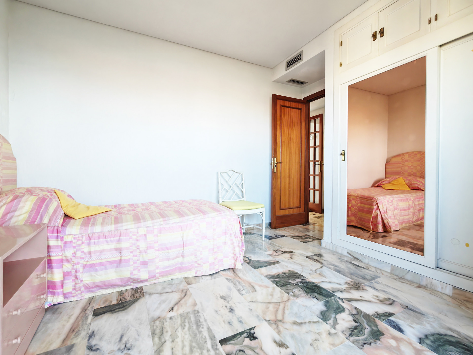 5 Bedroom Apartment in Fuengirola - Photo 23