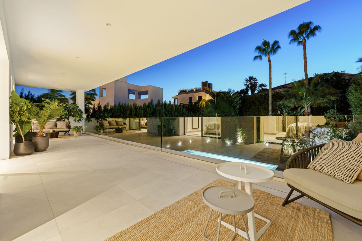 5 Bedroom Villa in Marbella - Photo 42