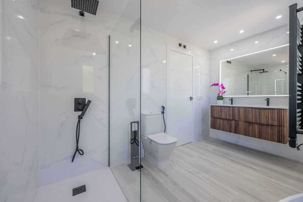 3 Bedroom Apartment in Benahavís - Photo 16