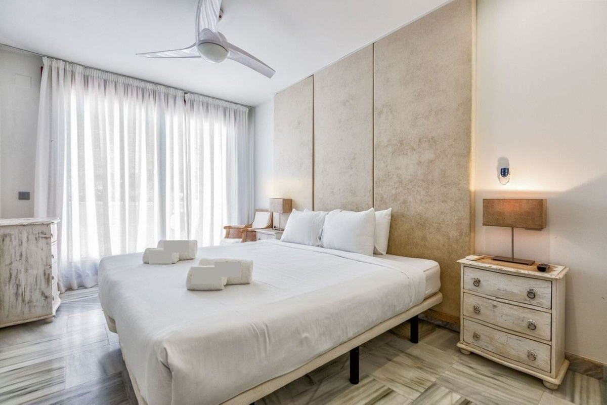 3 Bedroom Penthouse in Estepona - Photo 12