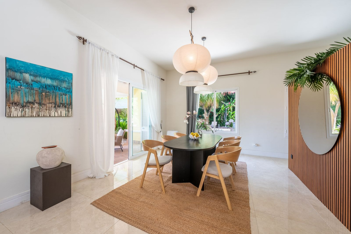 Chalet de 3 dormitorios con piscina en Málaga – Foto 9