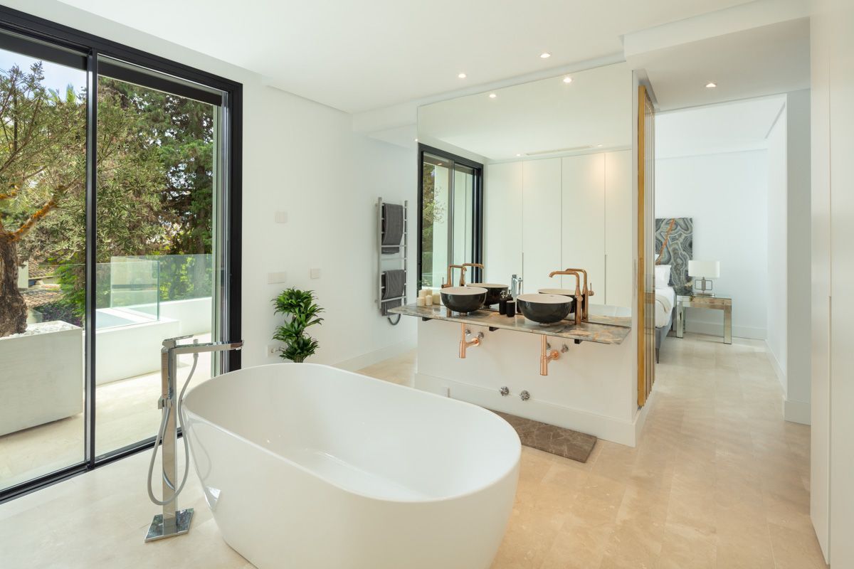 5 Bedroom Villa in Marbella - Photo 27