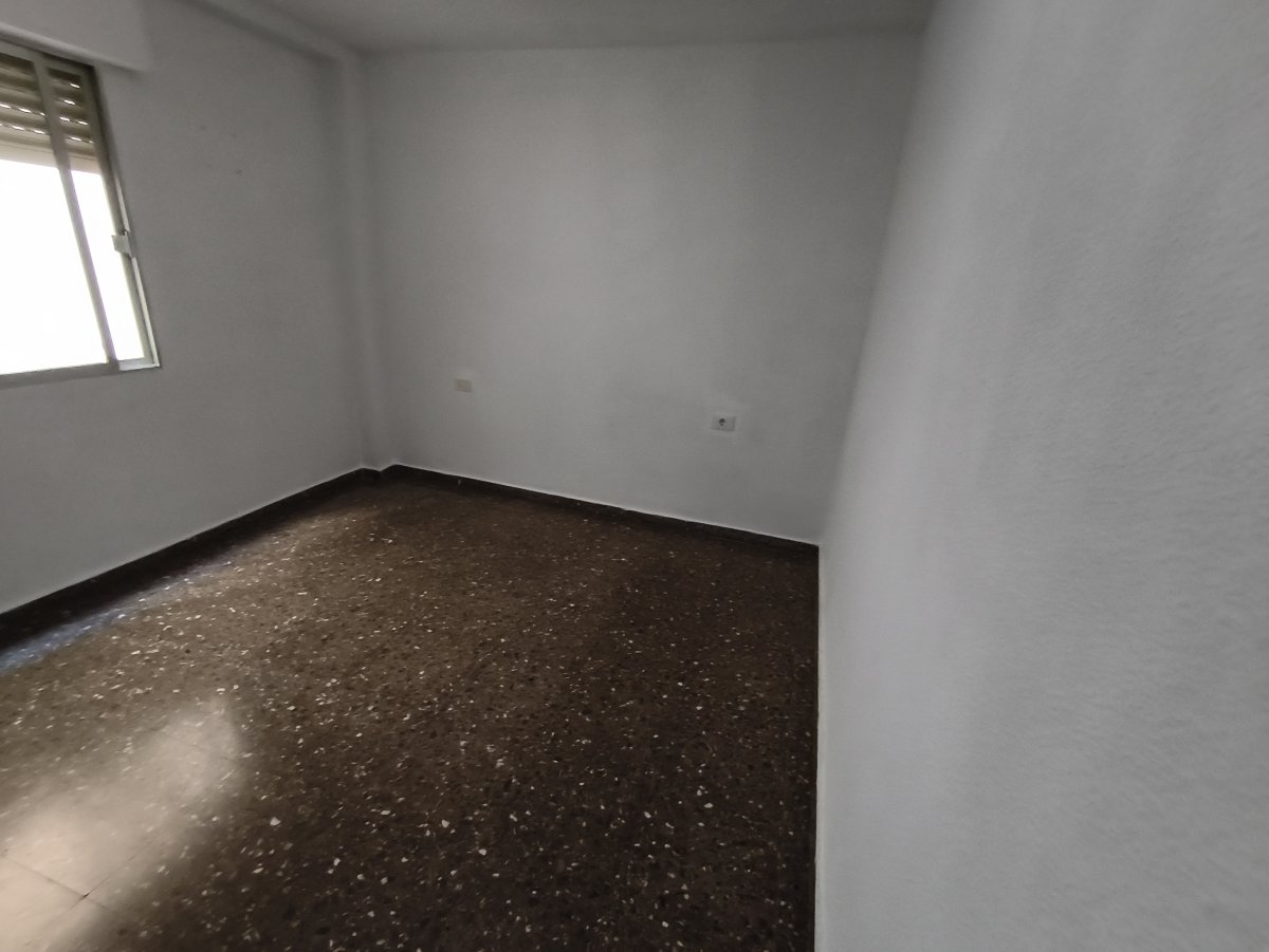 Piso de 4 dormitorios en Valencia – Foto 6