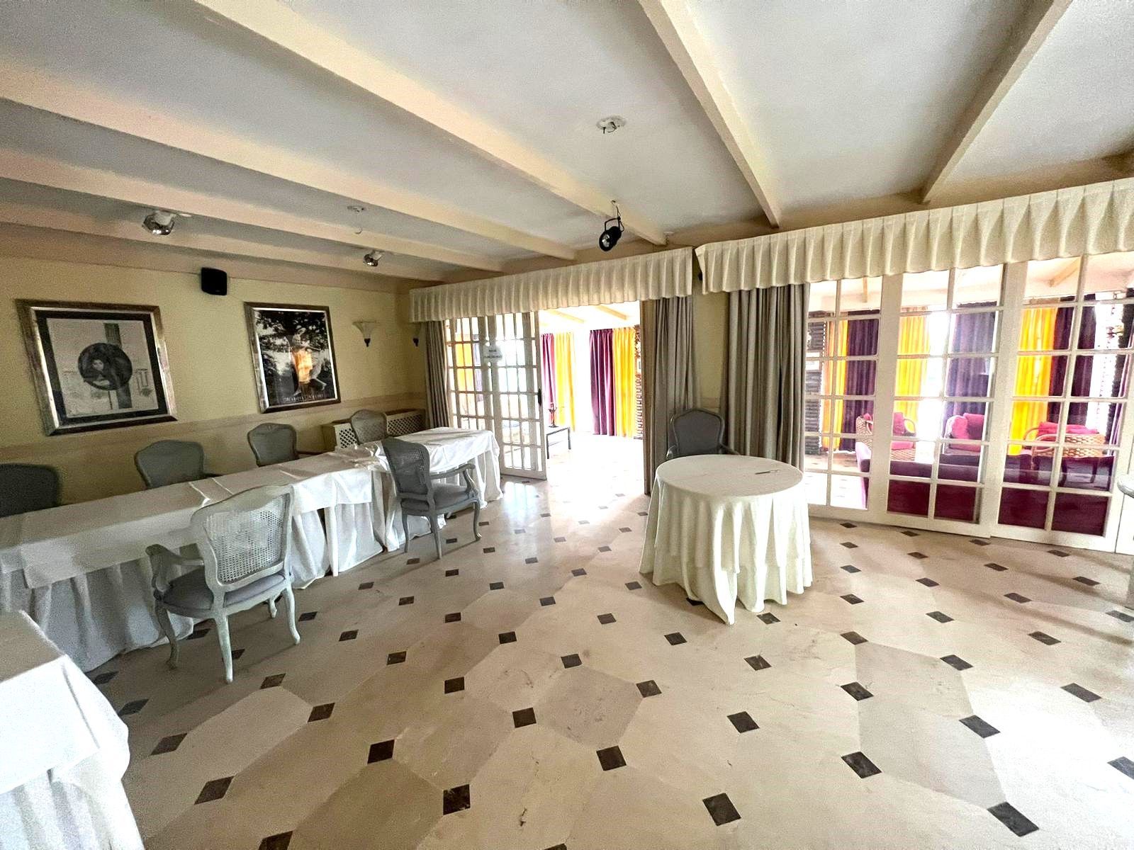 Commercial premises with pool in Malaga, Spain – Photo 13