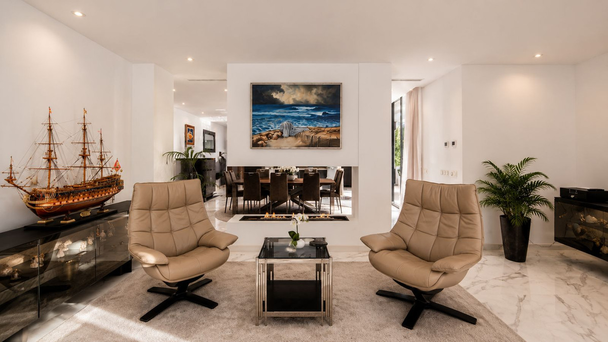 5 Bedroom Villa in Estepona - Photo 12