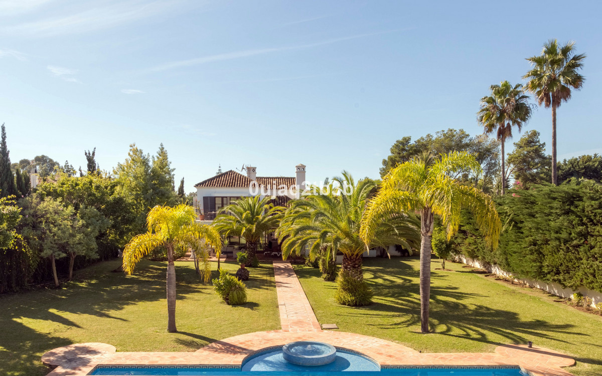 6 Bedroom Villa in San Pedro de Alcántara - Photo 3
