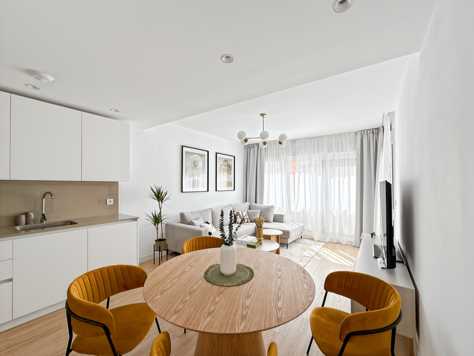 2 Bedroom Apartment in Málaga - Photo 3