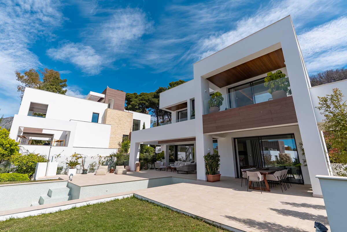 4 Bedroom Villa in Marbella - Photo 47