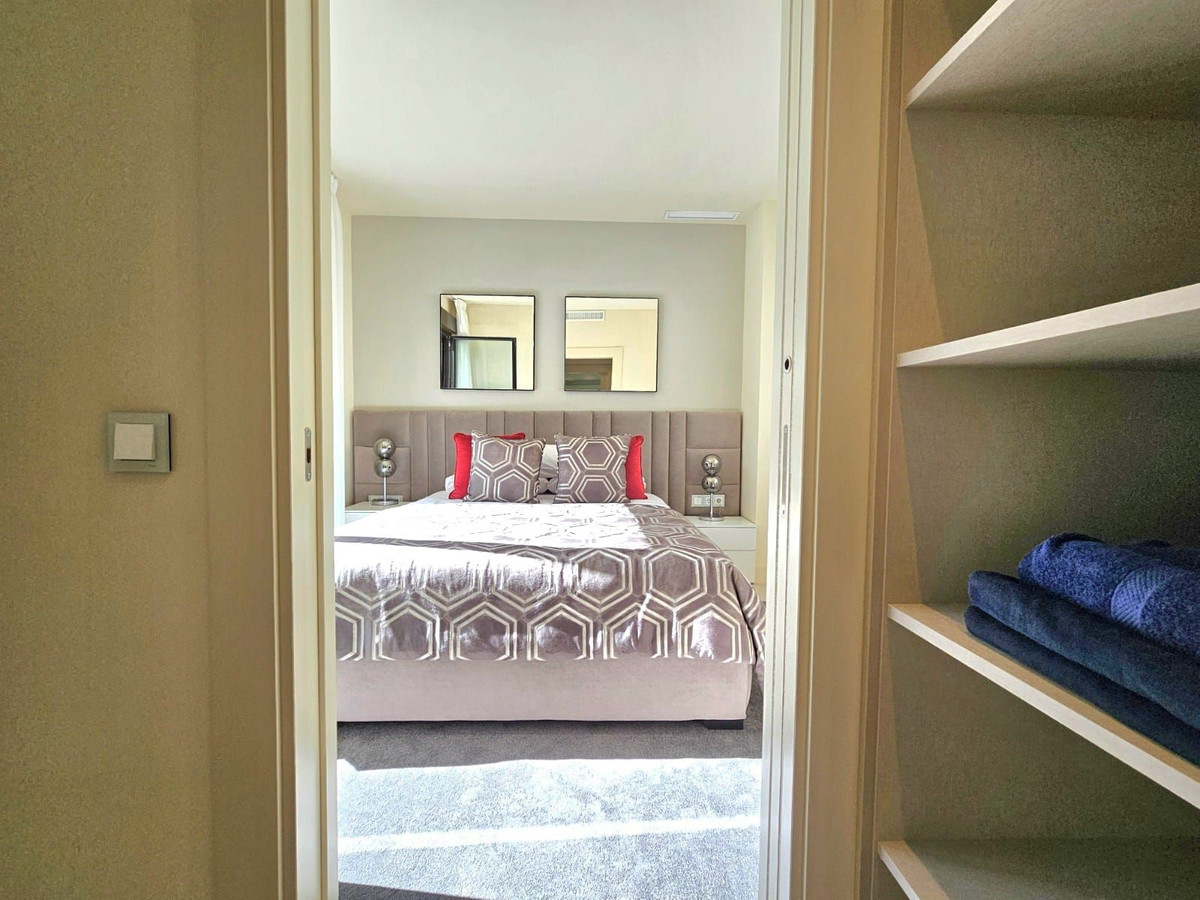 4 Bedroom Townhouse in Estepona - Photo 24