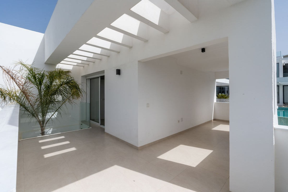 3 Bedroom Villa in Estepona - Photo 33