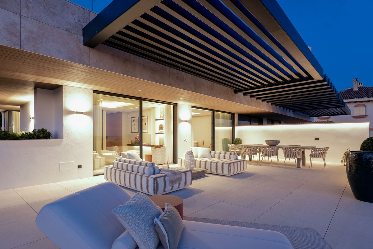 2 Bedroom Apartment in Estepona - Фото 24