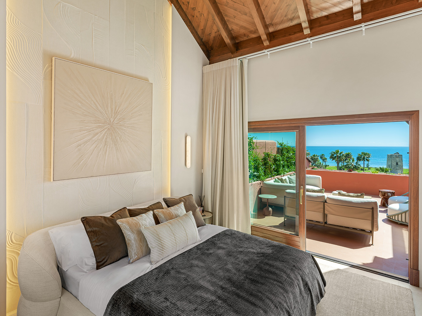 3 Bedroom Penthouse in Estepona - Photo 23