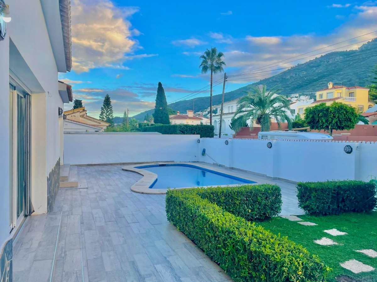 4 Bedroom Villa in Alhaurín de la Torre - Photo 2