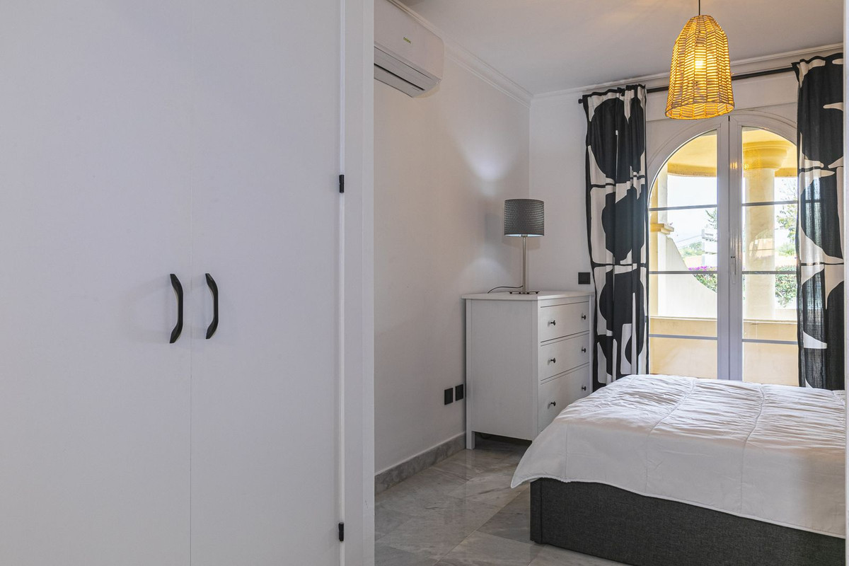 2 Bedroom Apartment in Marbella - Photo 38