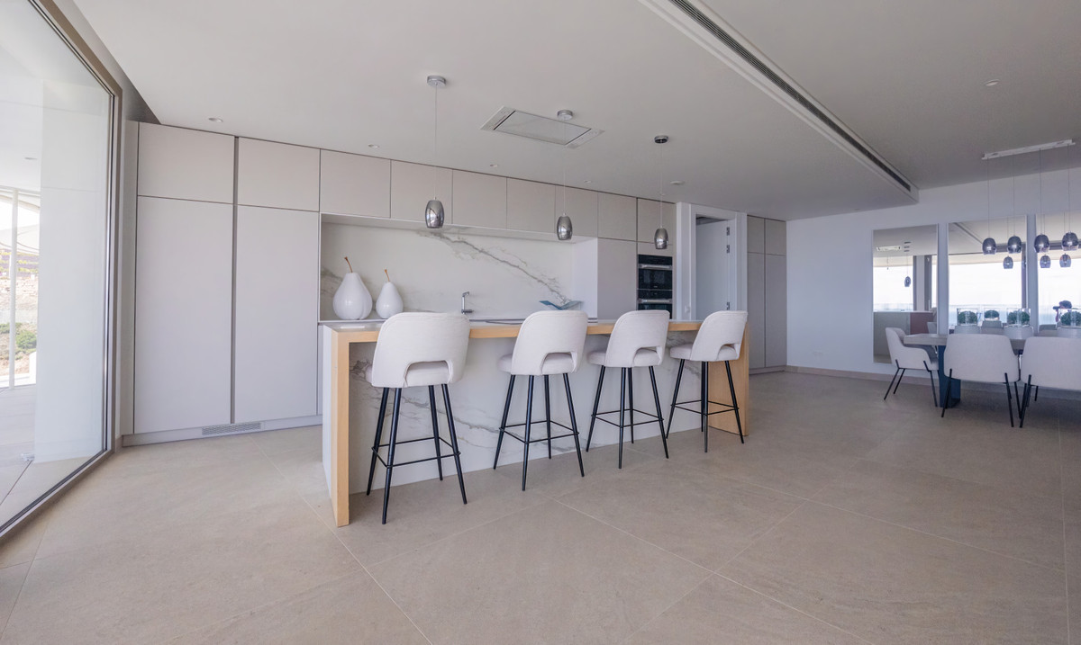 3 Bedroom Apartment in Benahavís - Photo 6
