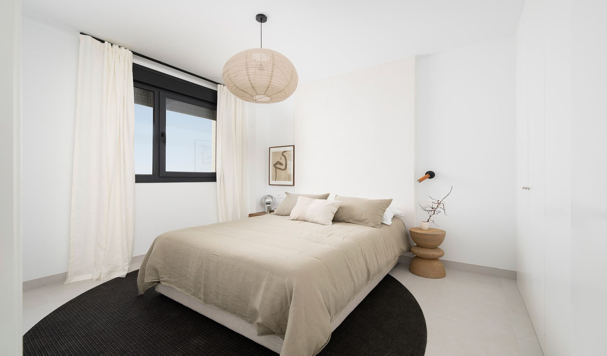 3 Bedroom Apartment in Marbella - Photo 11