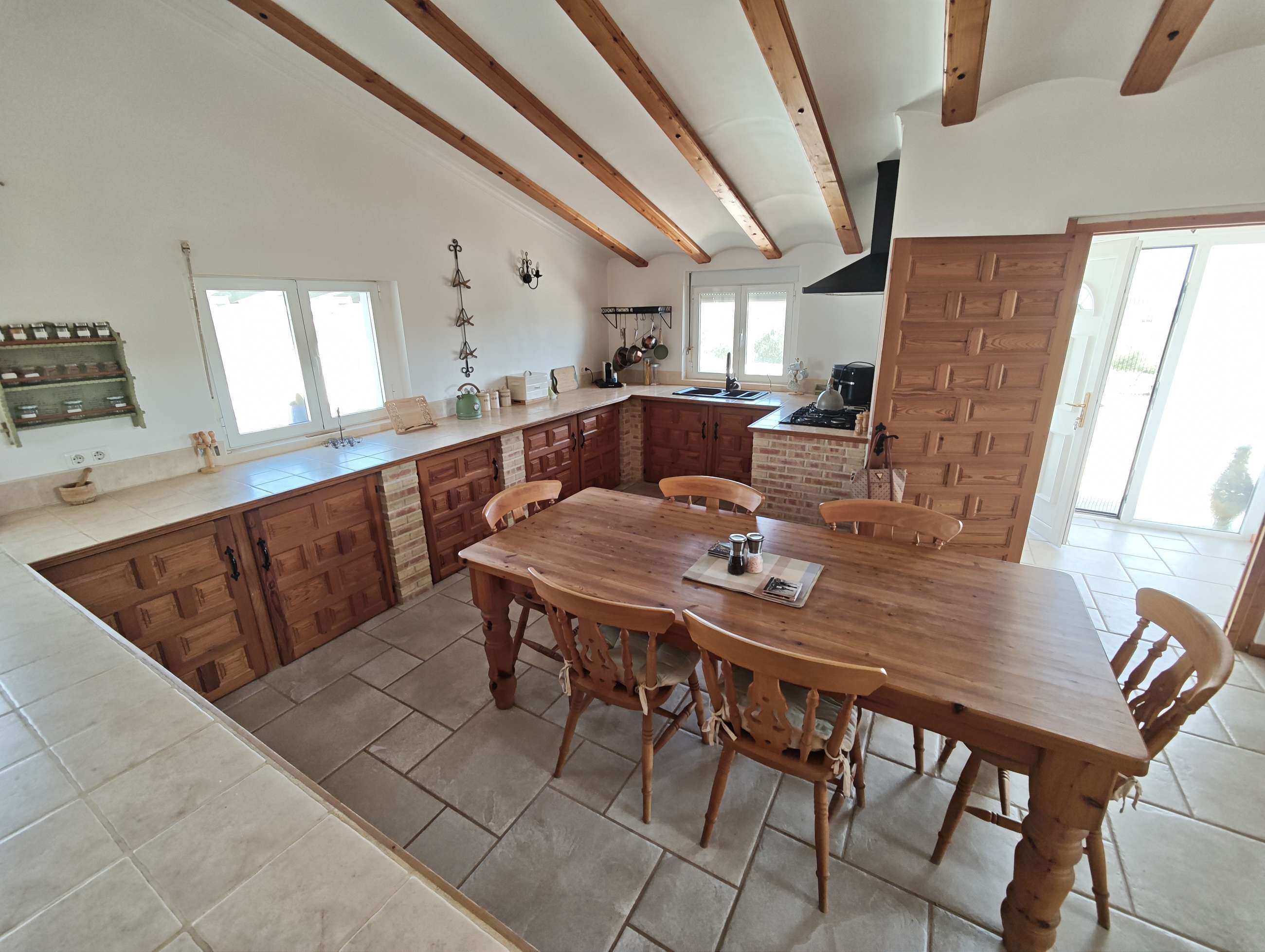 4-bedroom villa with pool in Albacete, Spain – Photo 18
