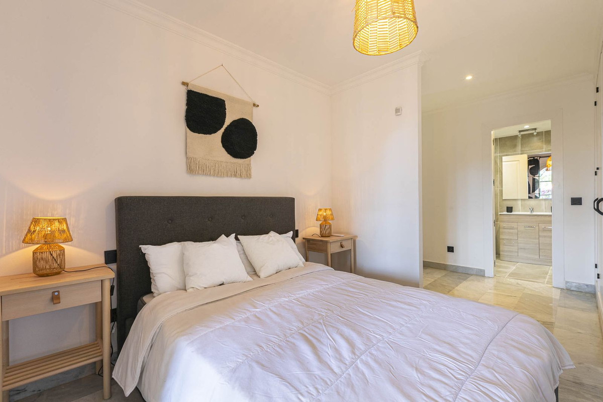 2 Bedroom Apartment in Marbella - Photo 40