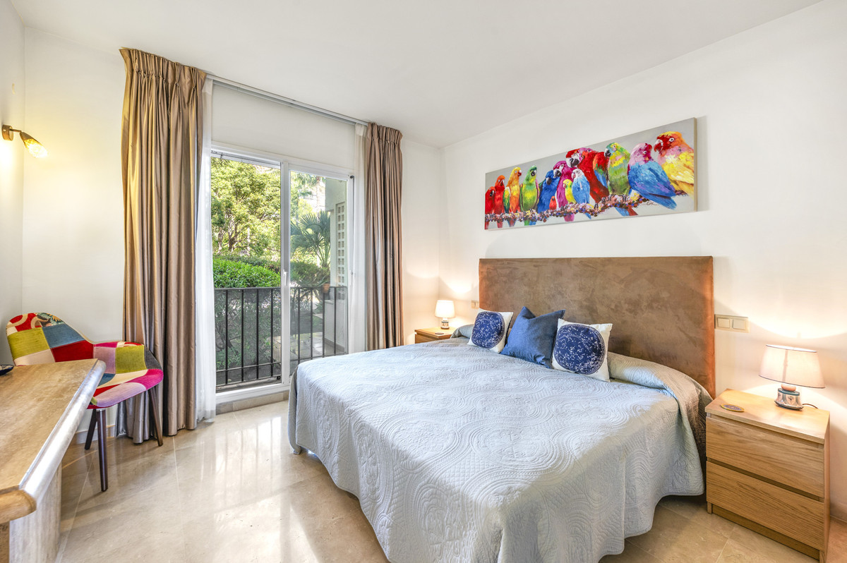 3 Bedroom Apartment in Benahavís - Photo 24