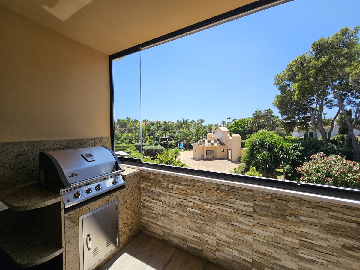 3 Bedroom Apartment in Marbella - Photo 10