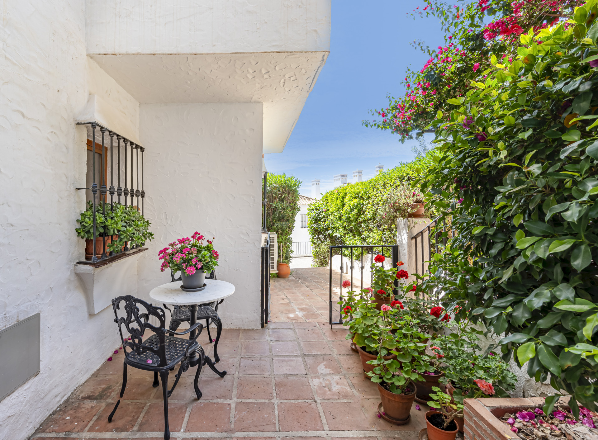 2 Bedroom Apartment in Benahavís - Фото 17