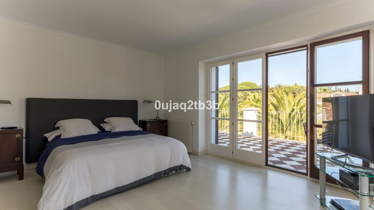 6 Bedroom Villa in San Pedro de Alcántara - Photo 15