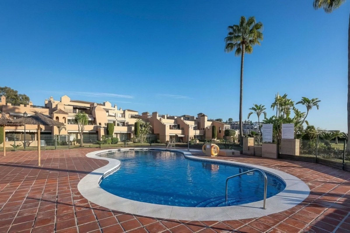3 Bedroom Penthouse in Estepona - Photo 21