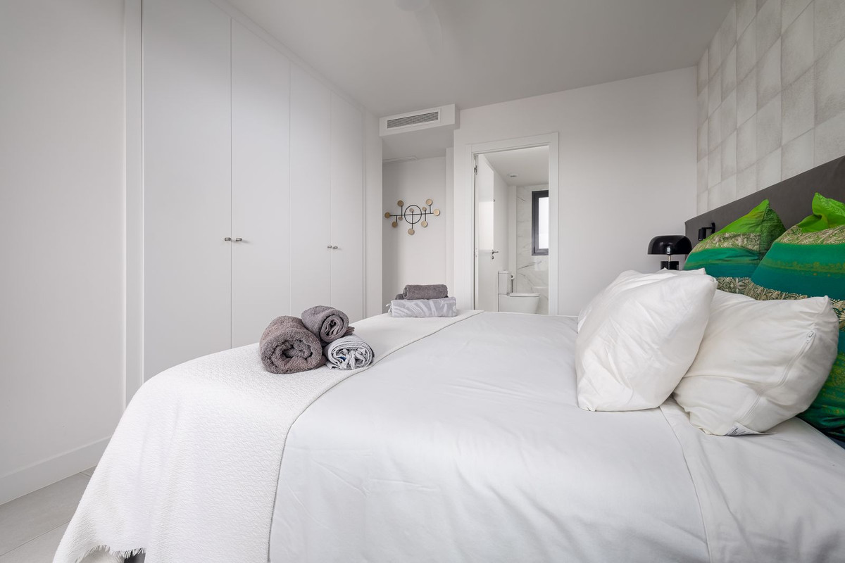 2 Bedroom Penthouse in Estepona - Photo 11
