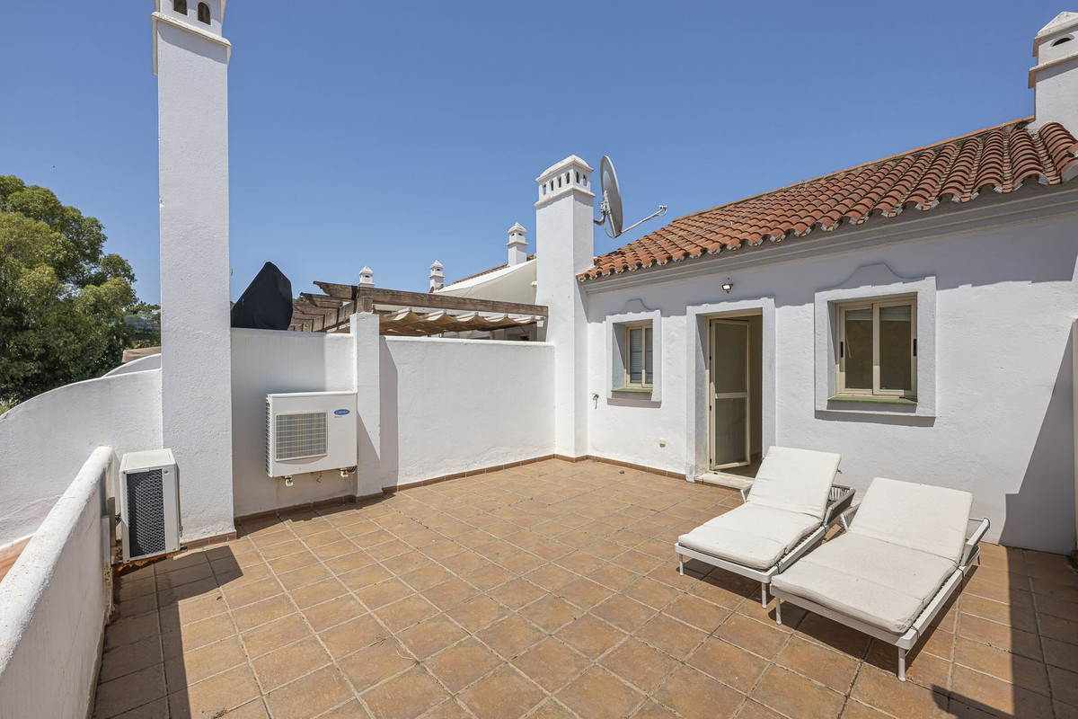 4 Bedroom Townhouse in Marbella - Photo 34