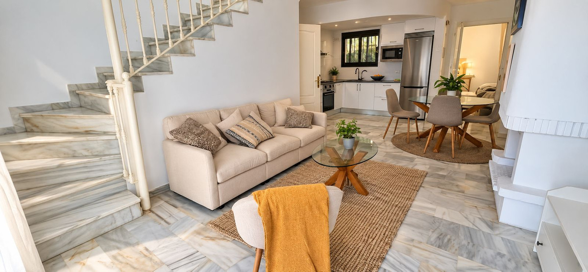 2 Bedroom Townhouse in Marbella - Photo 3