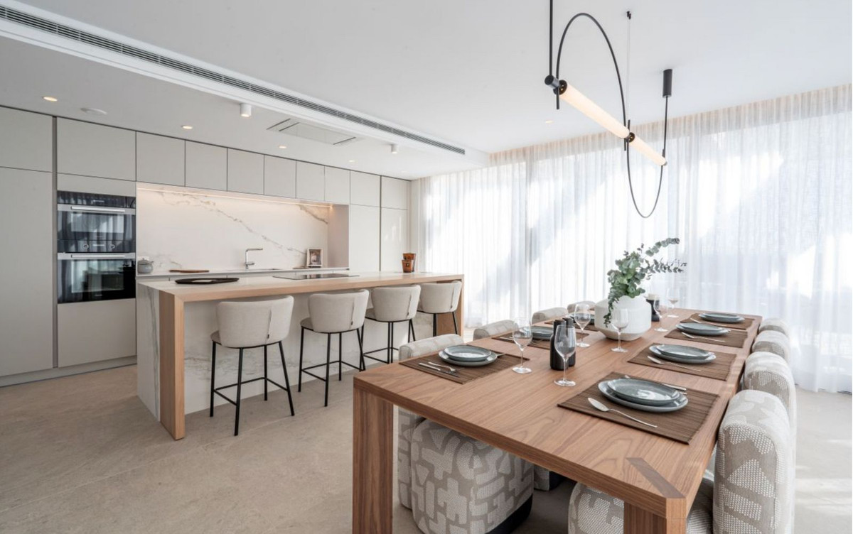 4 Bedroom Penthouse in Benahavís - Photo 24