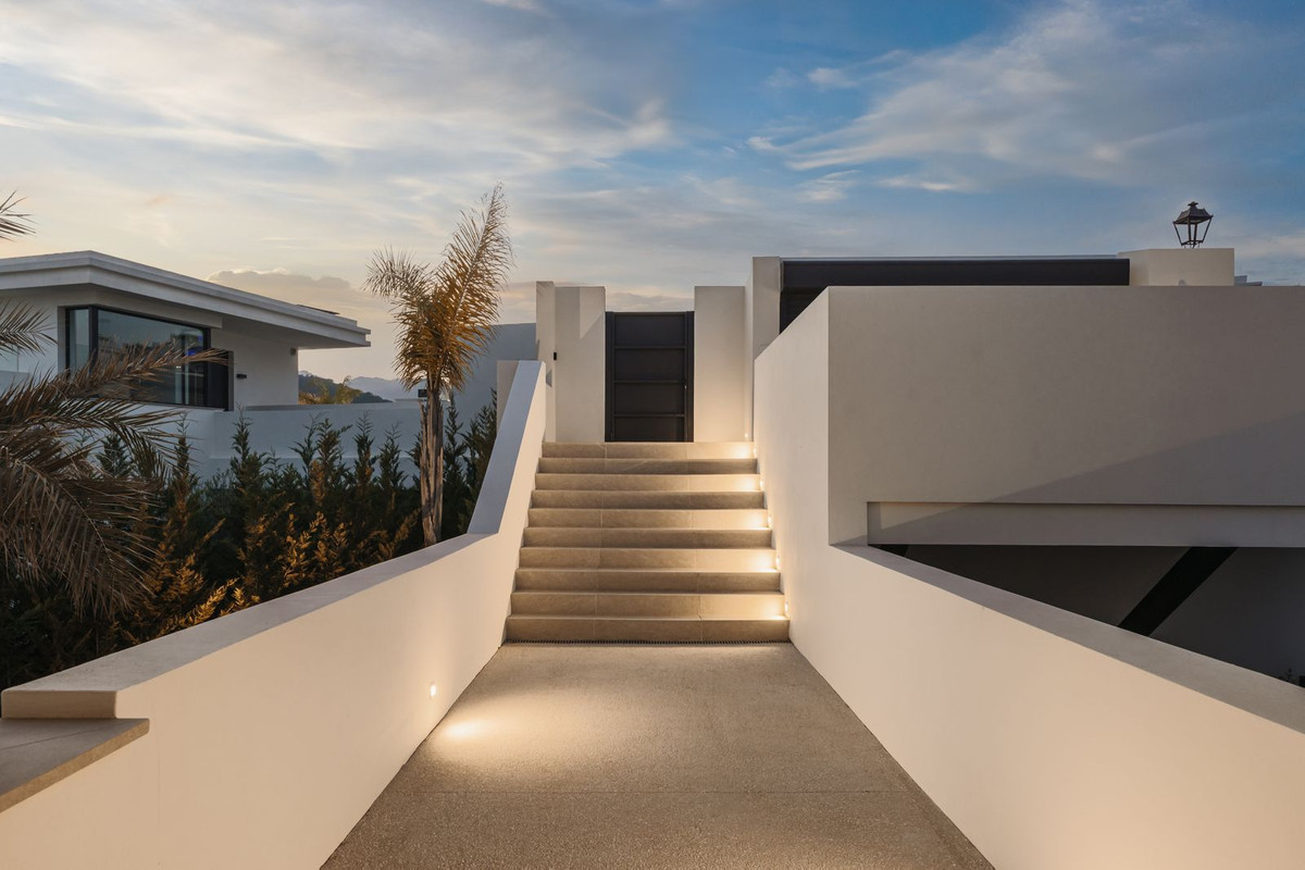 4 Bedroom Villa in Estepona - Photo 30