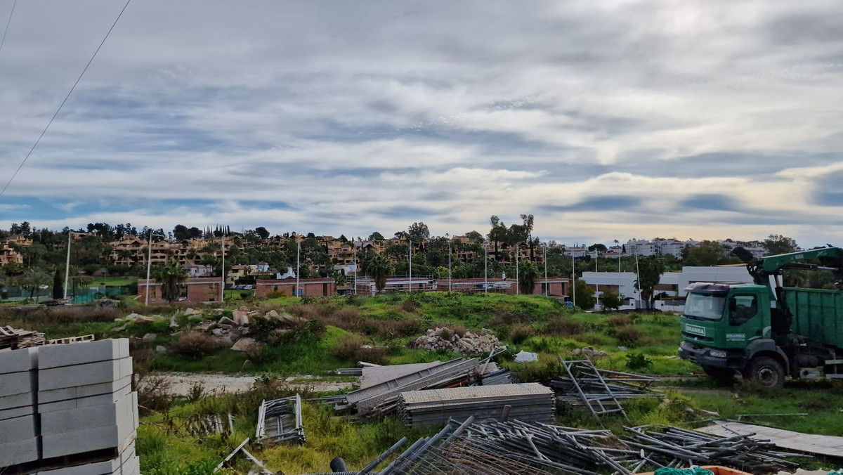 9,751 m² Plot in Estepona - Photo 3