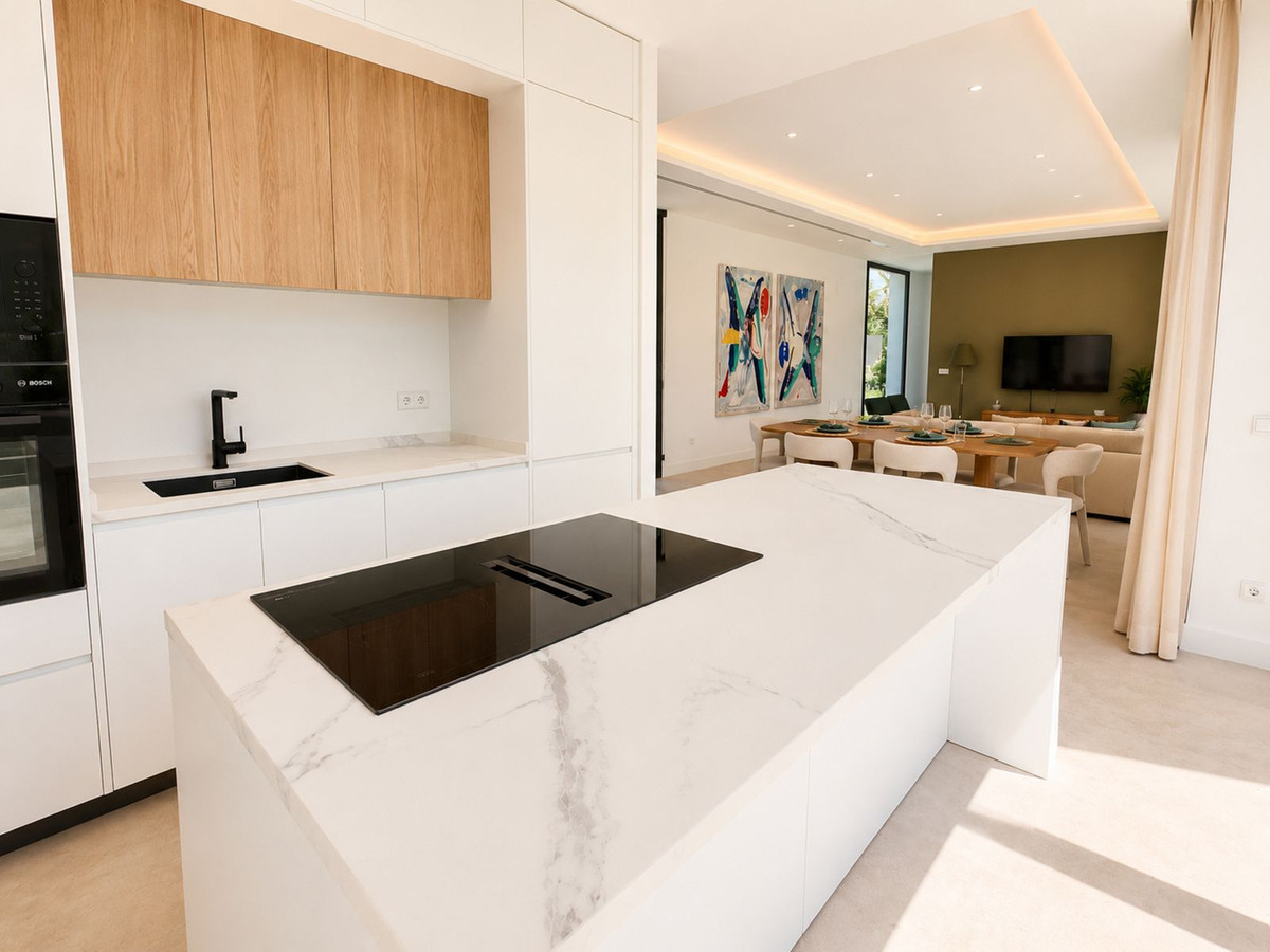 5 Bedroom Villa in Estepona - Photo 14