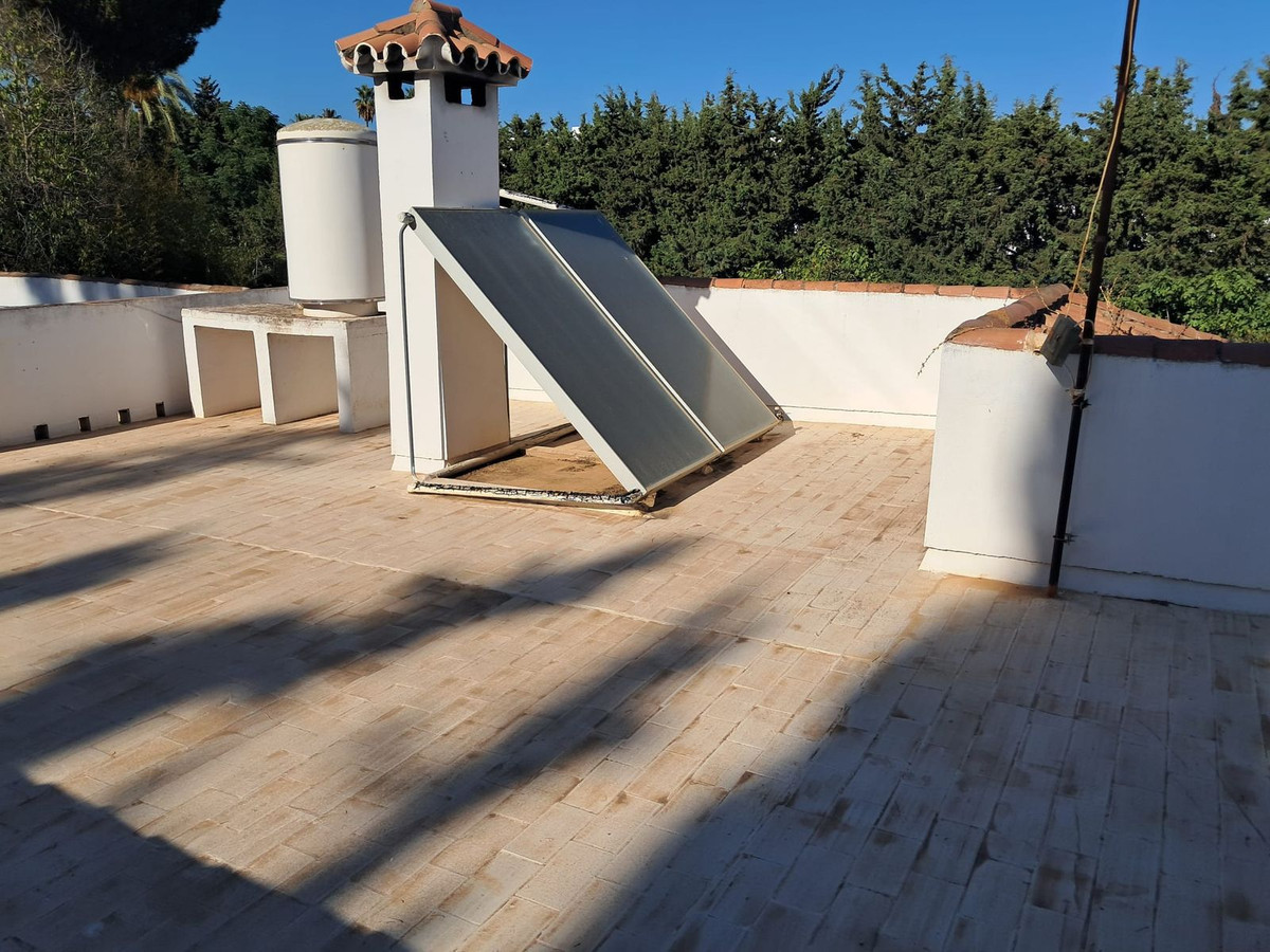 5 Bedroom Villa in Estepona - Photo 7