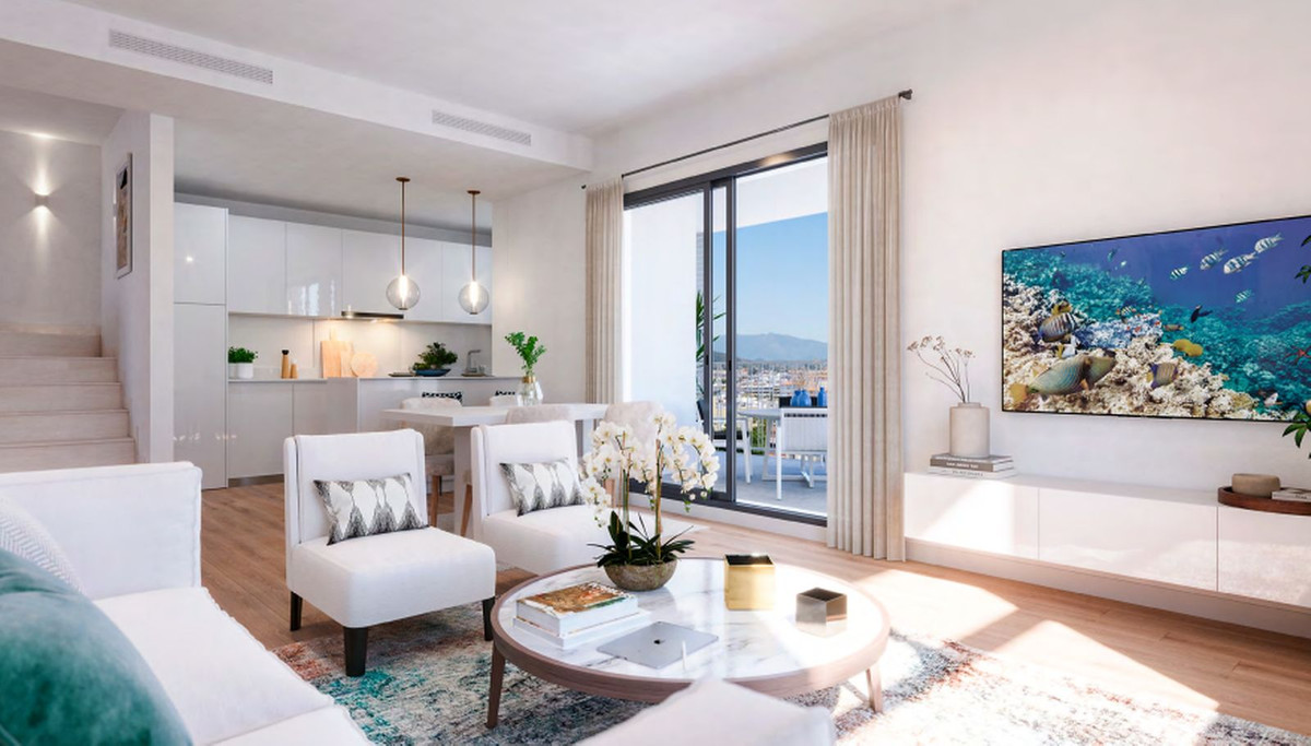 2 Bedroom Penthouse in Estepona - Photo 4