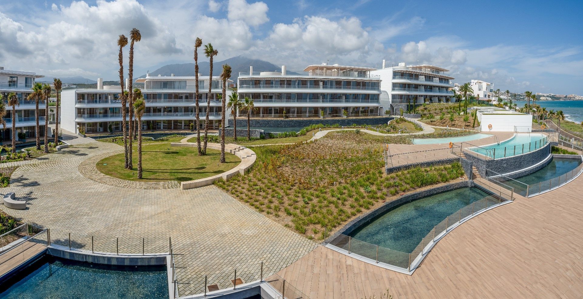 3 Bedroom Penthouse in Estepona - Photo 3