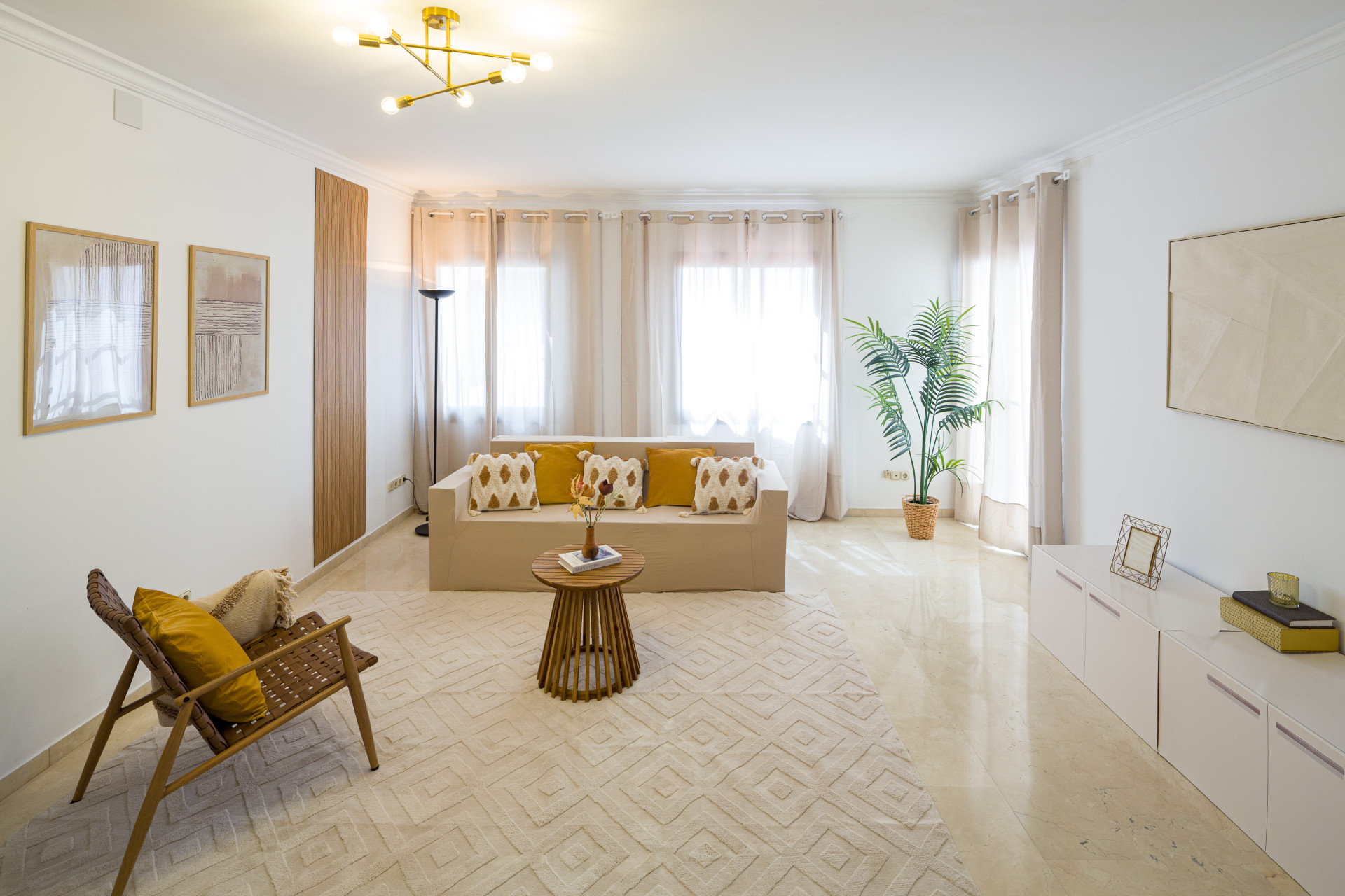 2 Bedroom Apartment in Marbella - Photo 9