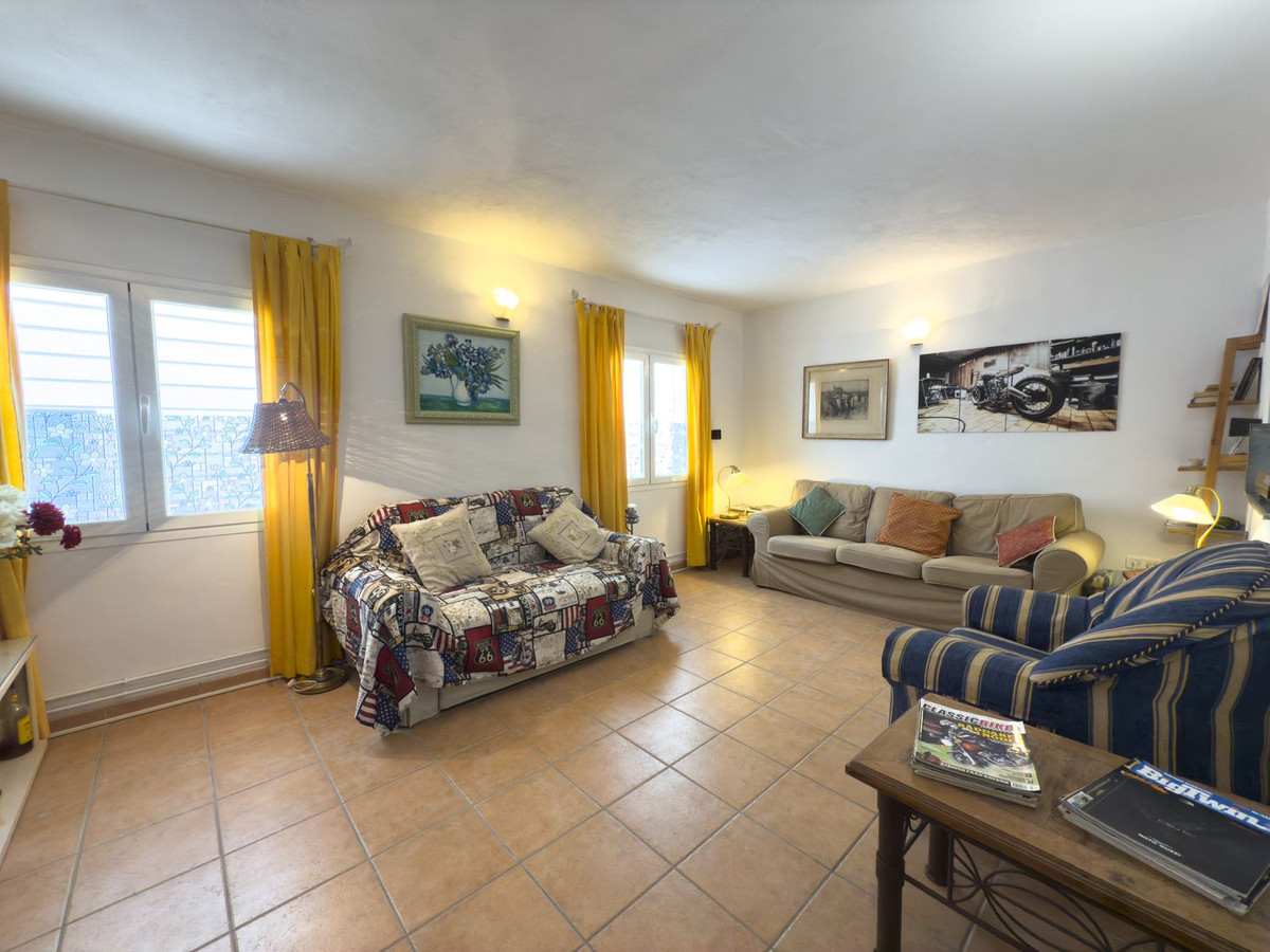 6 Bedroom Townhouse in Tolox - Photo 11