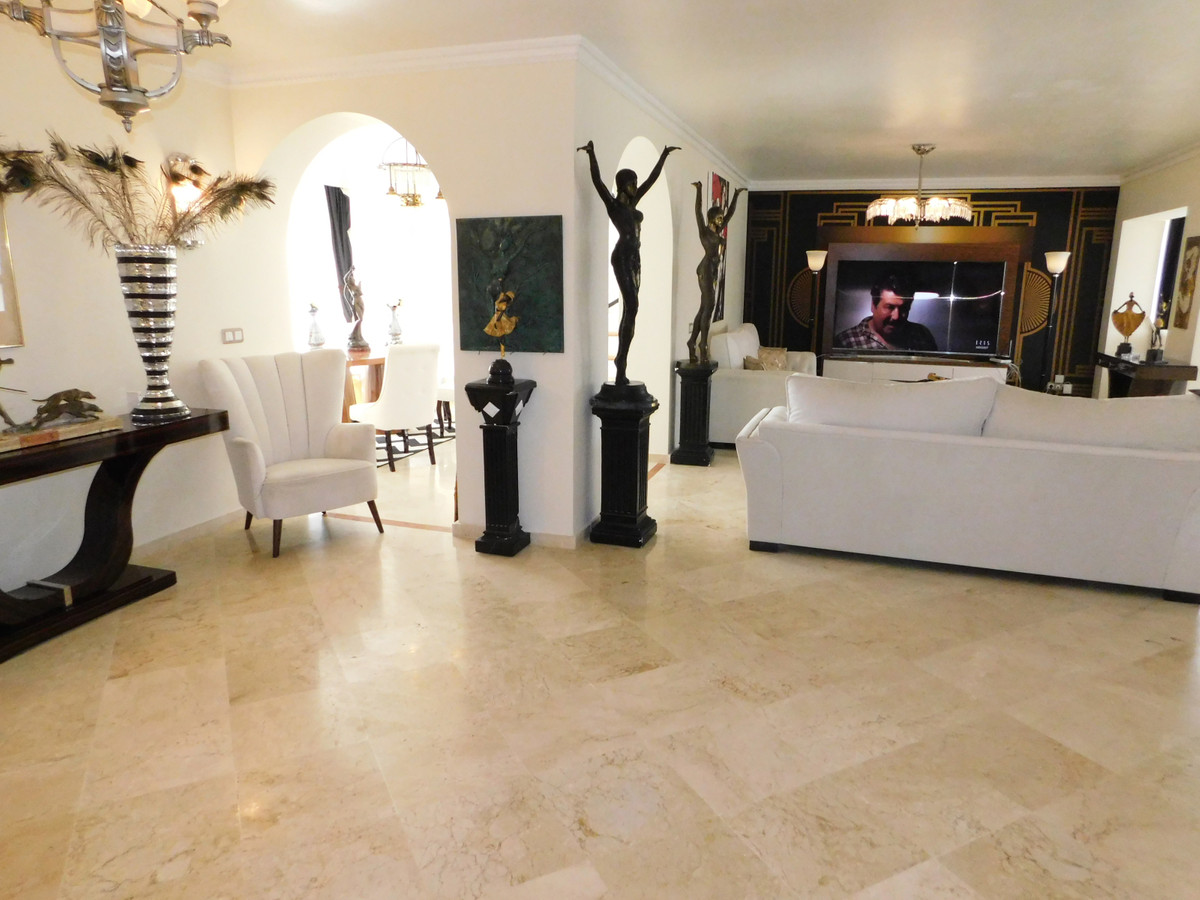 3 Bedroom Penthouse in San Pedro de Alcántara - Photo 25