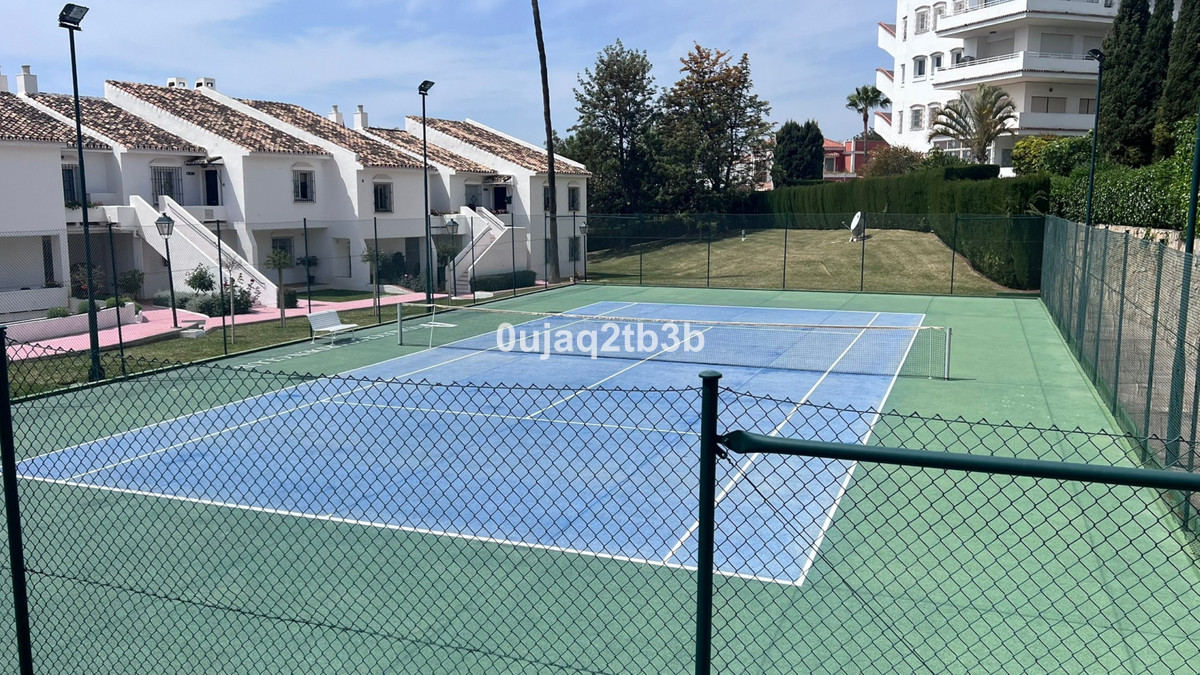 4 Bedroom Apartment in Marbella - Photo 40