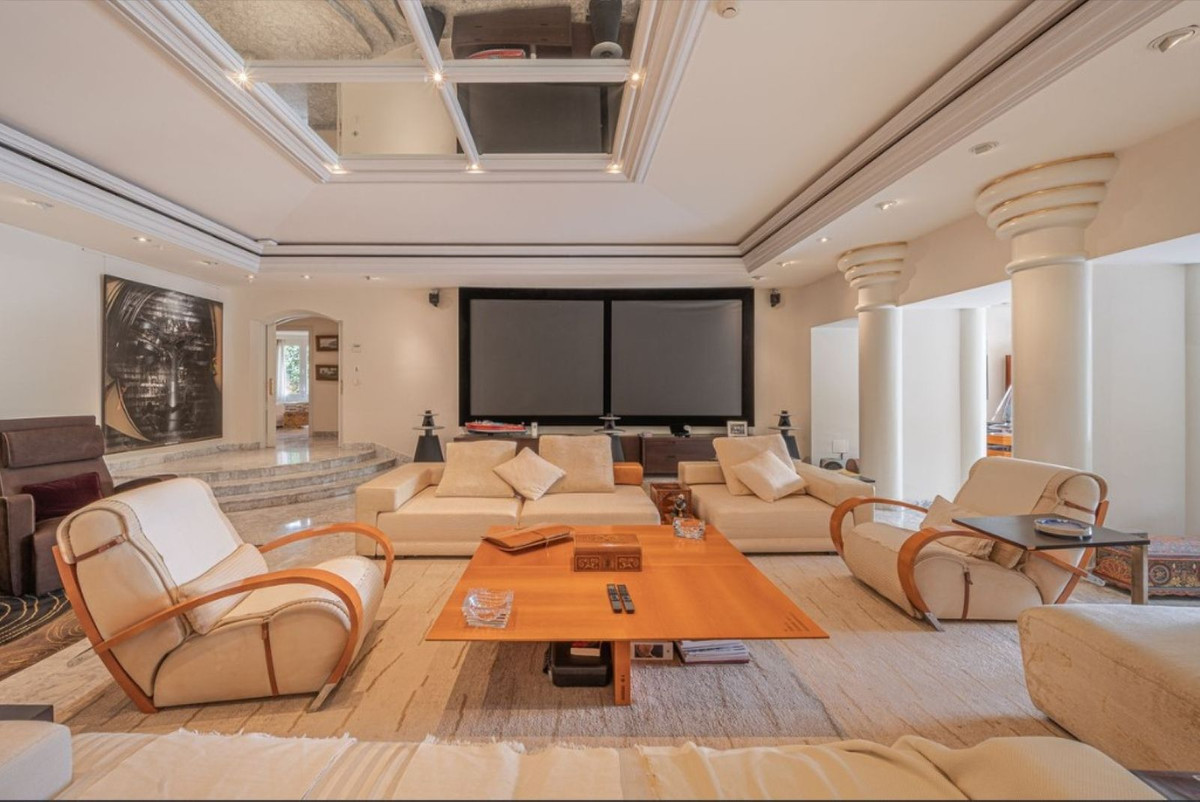 5 Bedroom Villa in Marbella - Photo 39