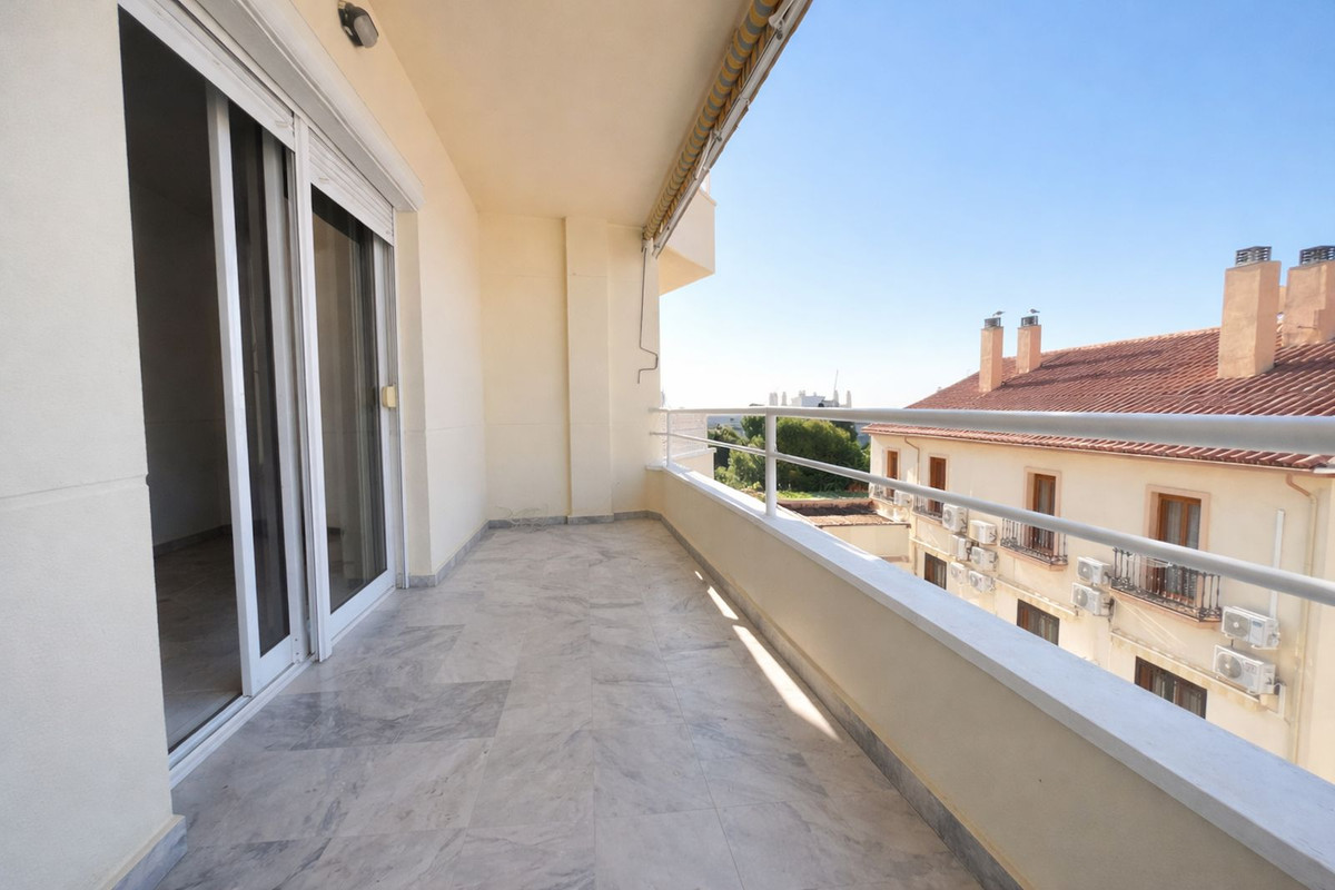 3 Bedroom Apartment in Torremolinos - Photo 11