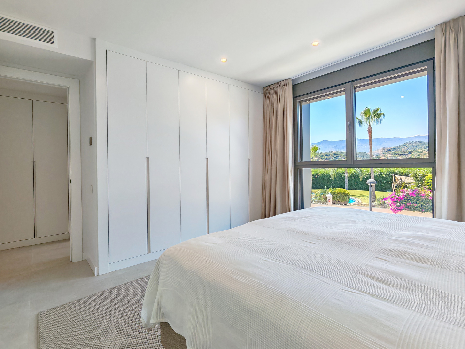 3 Bedroom Apartment in Estepona - Photo 22
