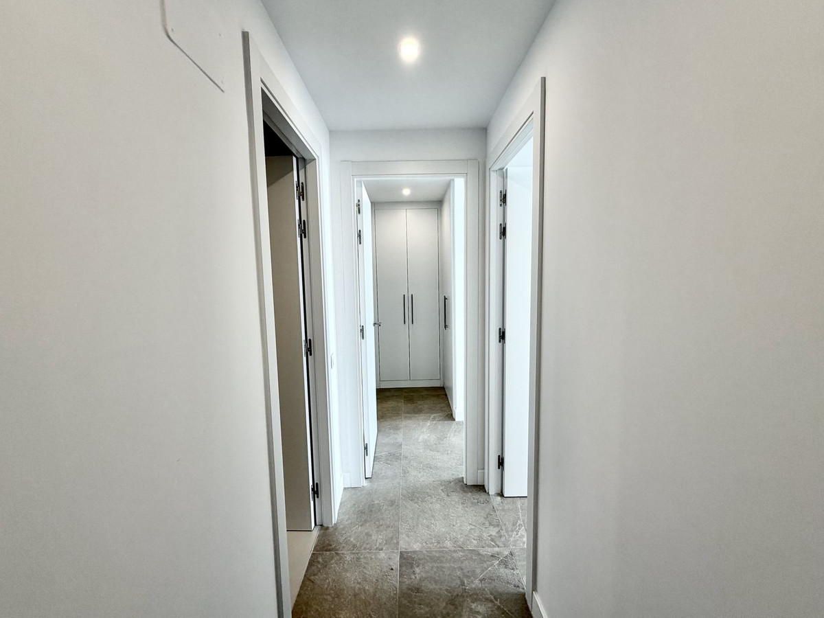 2 Bedroom Apartment in Estepona - Photo 19