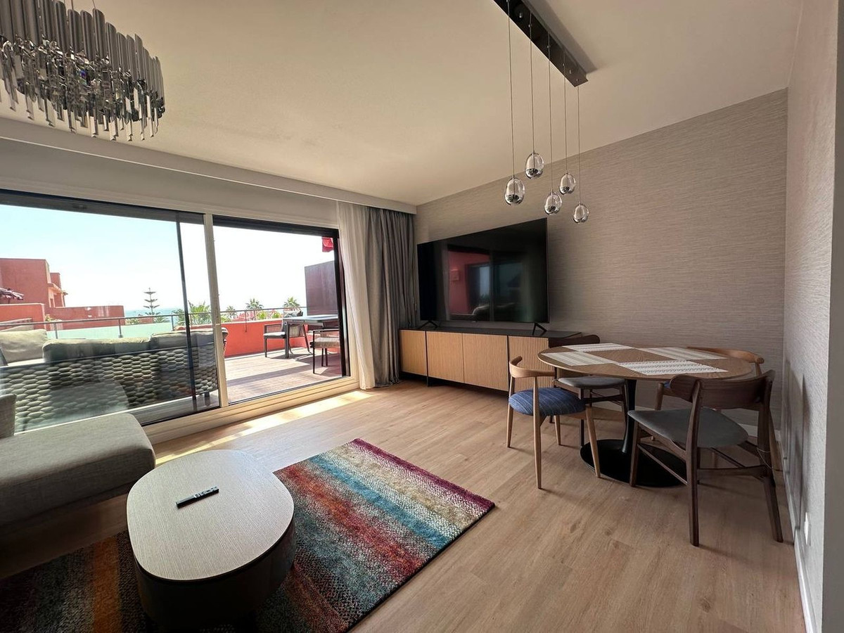 3 Bedroom Penthouse in Estepona - Photo 7