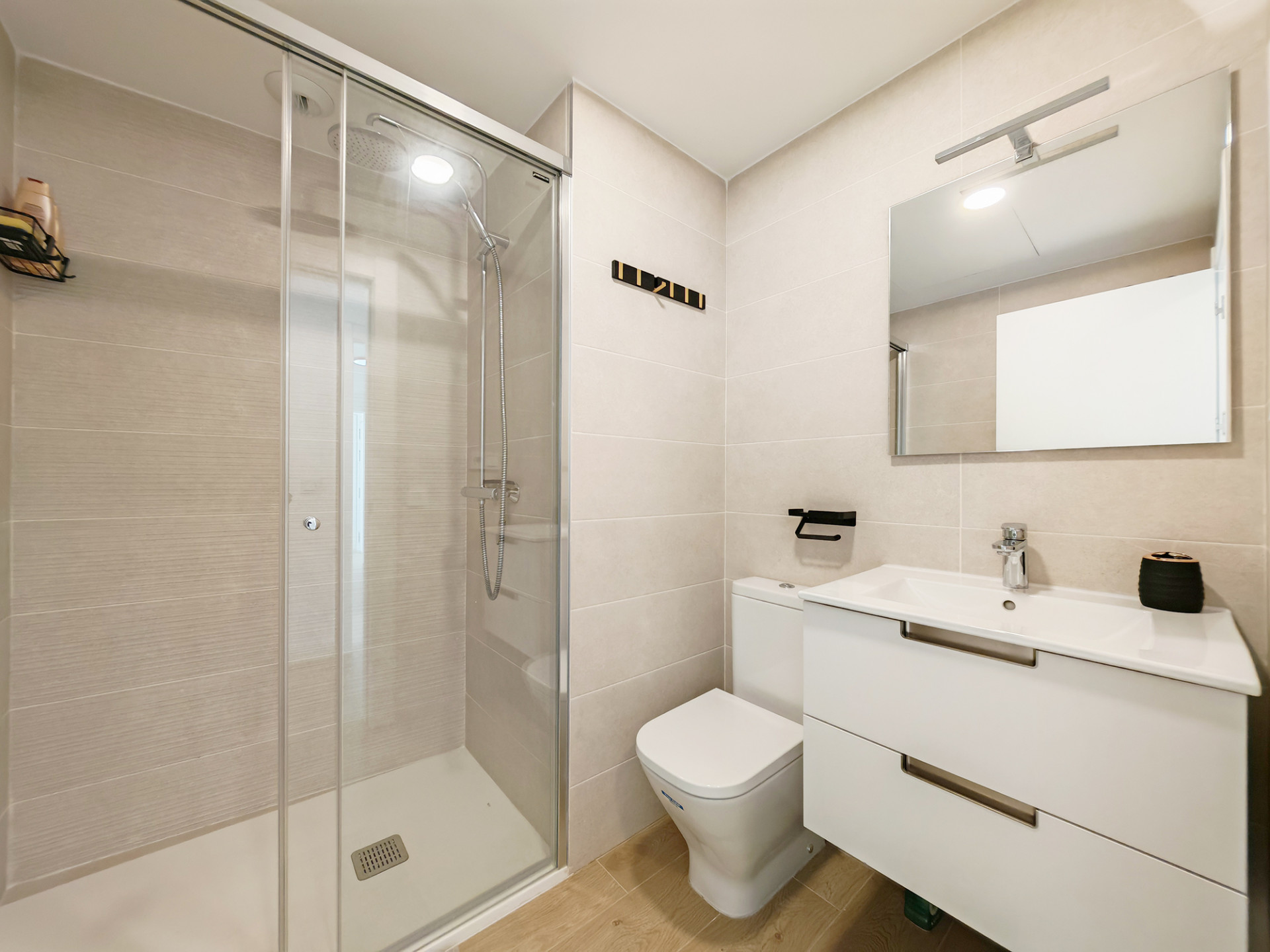 2 Bedroom Apartment in Estepona - Photo 9