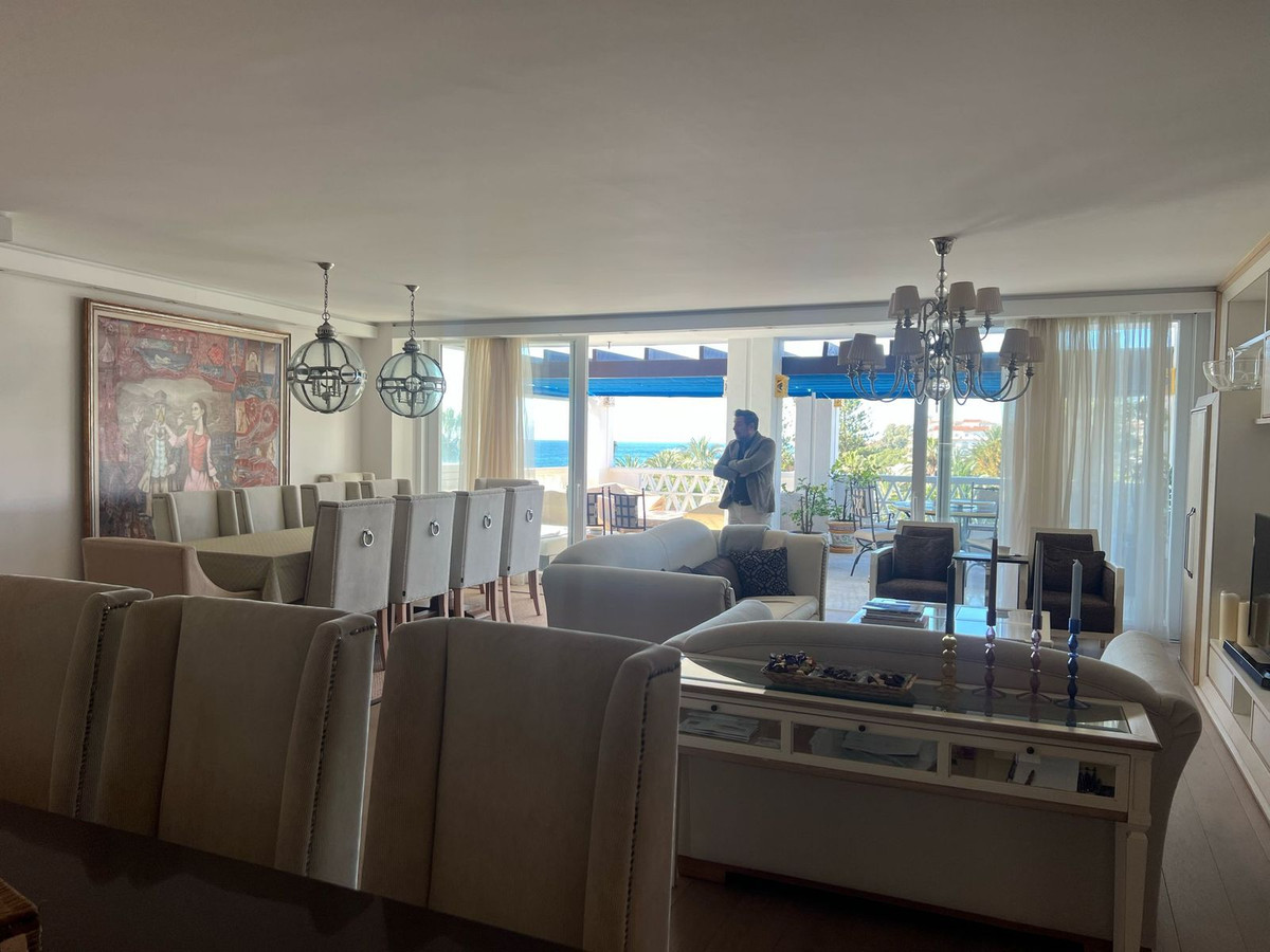 5 Bedroom Apartment in Marbella - Photo 2