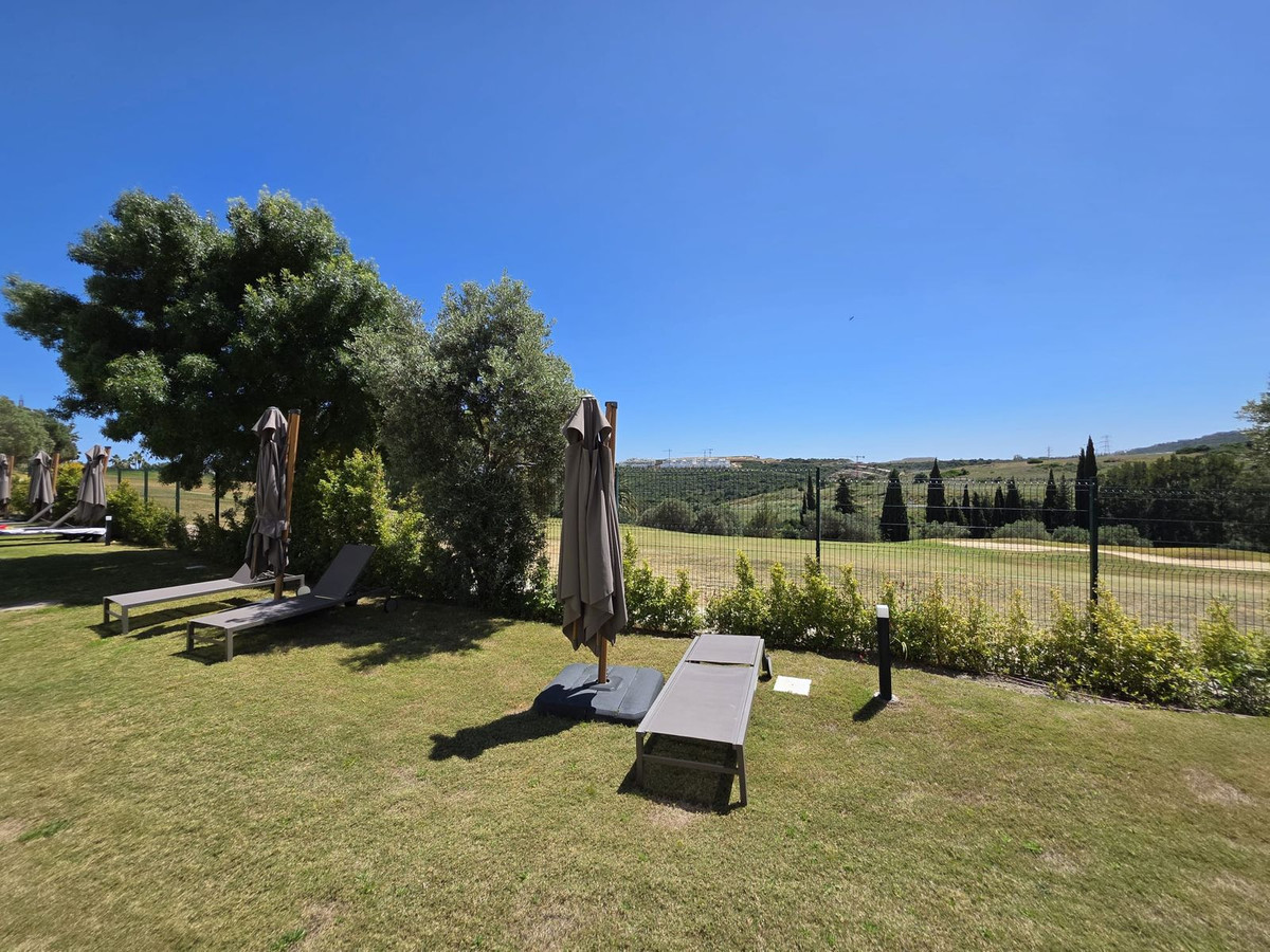 2 Bedroom Apartment in Estepona - Photo 23
